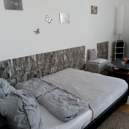 Studiowohnung, Neu Renoviert, Zentrale Lage ซาร์ลุย ภายนอก รูปภาพ