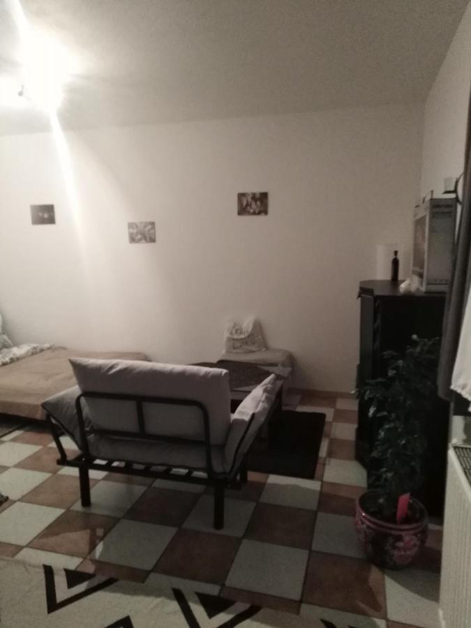 Studiowohnung, Neu Renoviert, Zentrale Lage ซาร์ลุย ภายนอก รูปภาพ